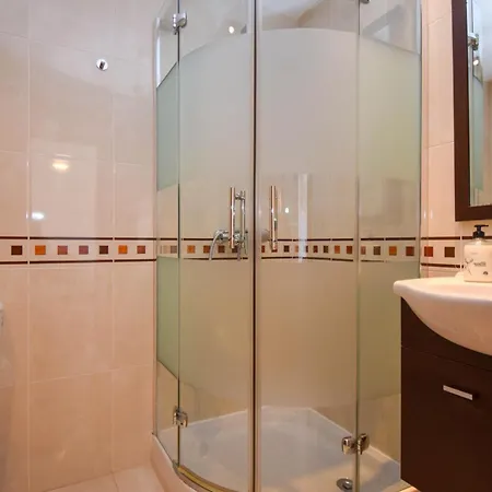 Apartment Ref 236 *
